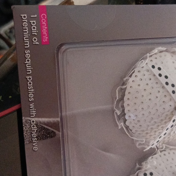 Peekaboos fashion sequin pasties.2 Sets - Picture 3 of 4